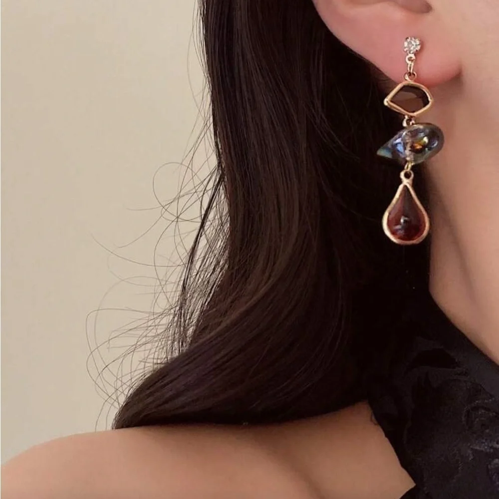 Artsy Mismatched Dangle Earrings